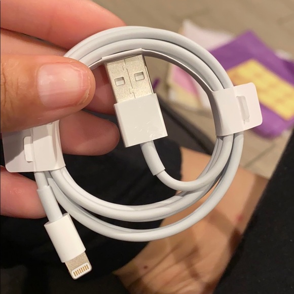 Apple iPhone cord - Picture 6 of 7